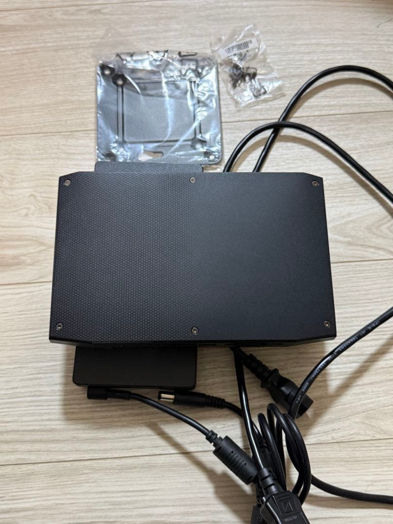 Kaby Lake-G搭載NUC NUC8i7HVKミニPC ベアボーン