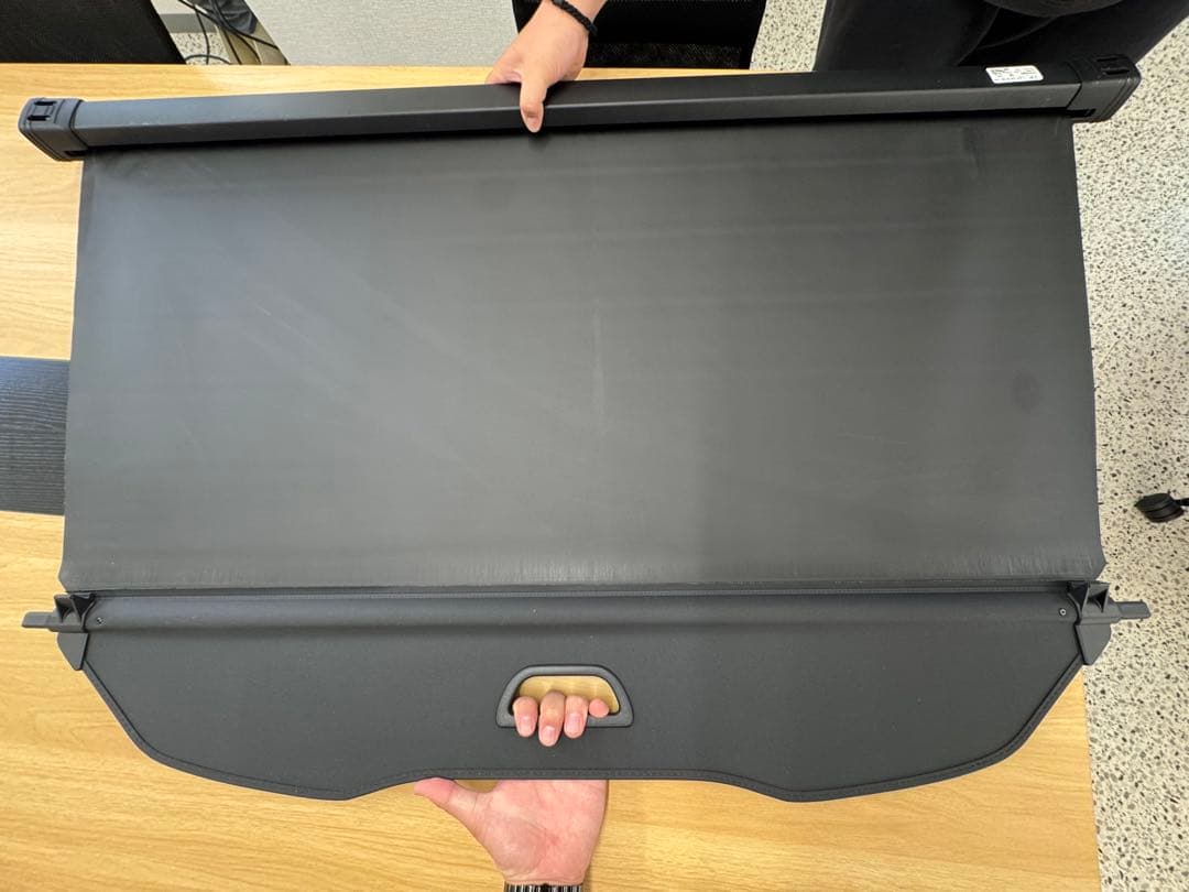 R3年 ベンツGLB X247 純正 トノカバー 美品