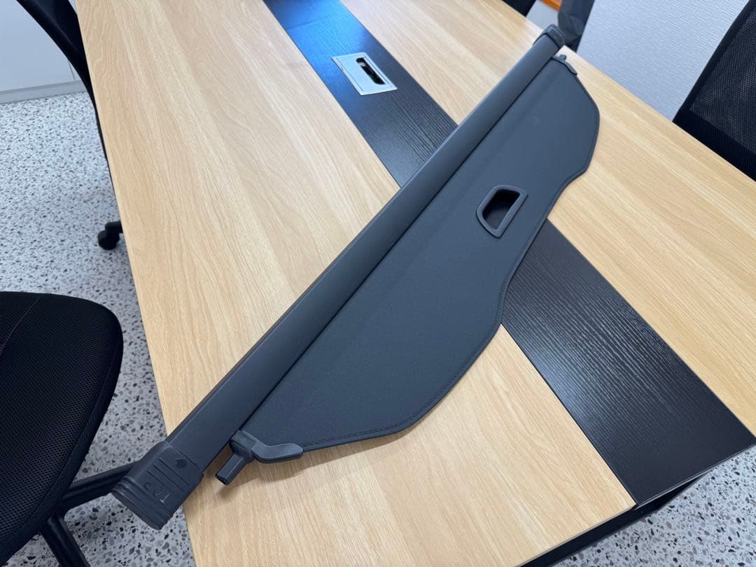 R3年 ベンツGLB X247 純正 トノカバー 美品