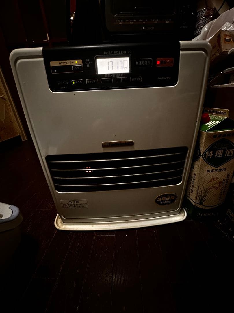 石油ファンヒーター木造12畳コンクリート17畳給油メモリ省エネセンサー付き