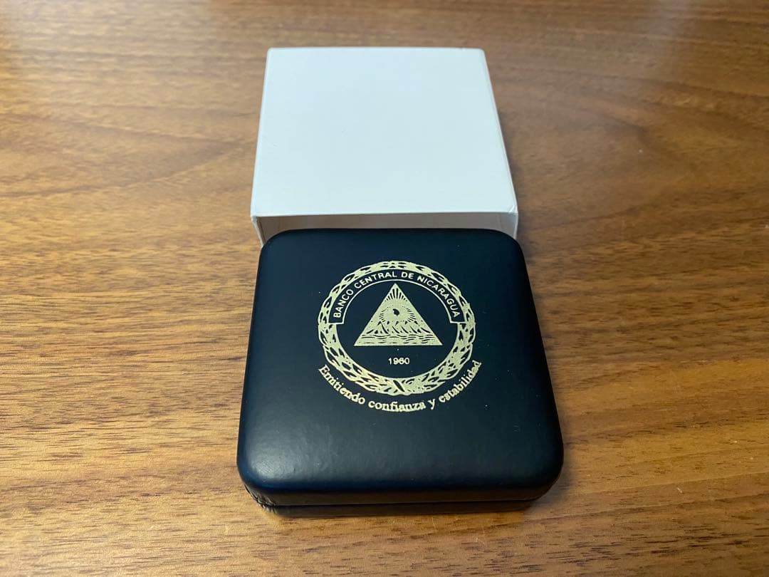 ニカラグア　中央銀行　50周年記念メダル