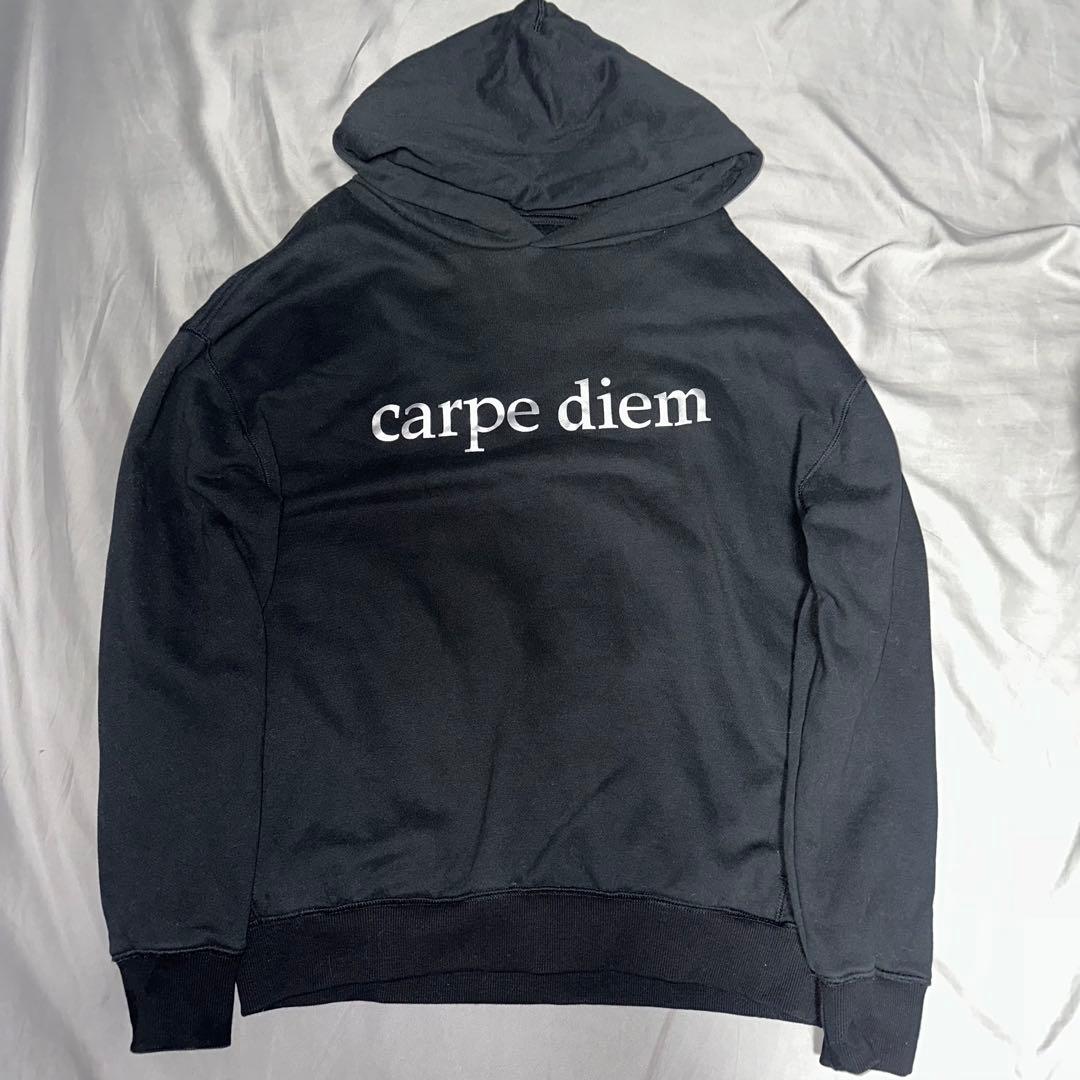 美品 1piu1uguale3 スウェットパーカー 黒 carpe diem