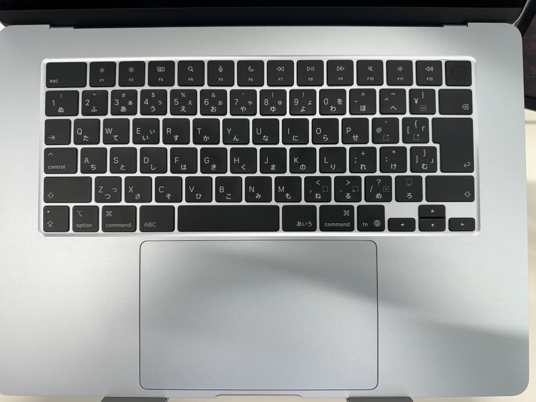 MacBook Air M4 15インチ スカイブルー 本体（画面割れあり）