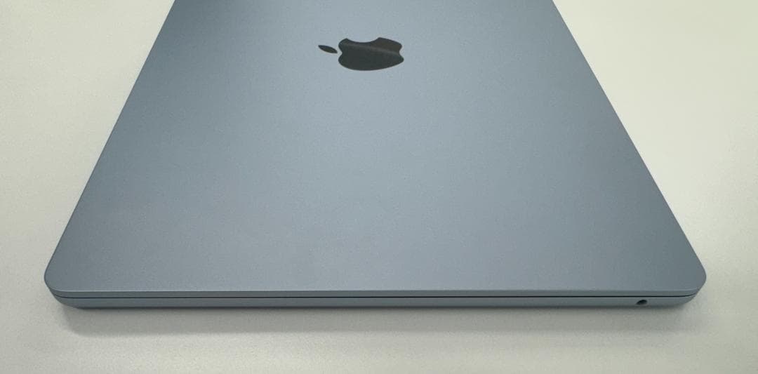 MacBook Air M4 15インチ スカイブルー 本体（画面割れあり）