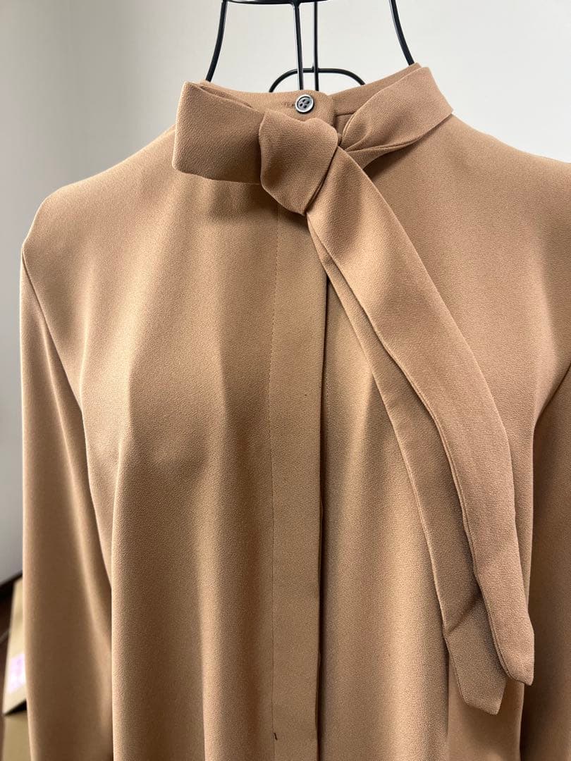 theoryluxe 未使用◎キャメル　ボウタイブラウス