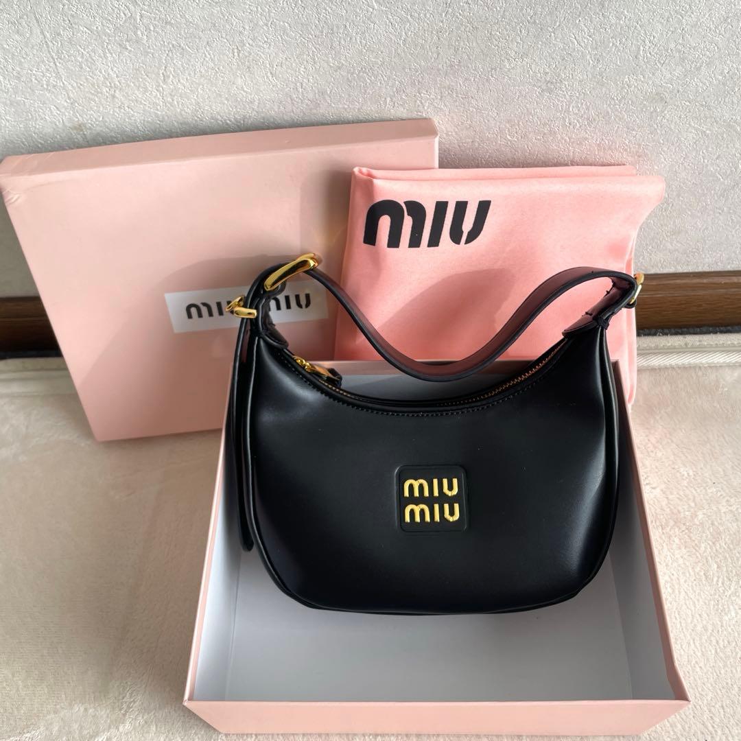 miumiu ハンドバッグ　レザー　2wayショルダーバッグ　黒　バッグ