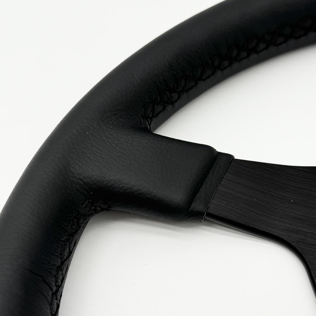 ポルシェ911/991 GT3 CUPステアリング 黒ステッチ/赤 ボルト