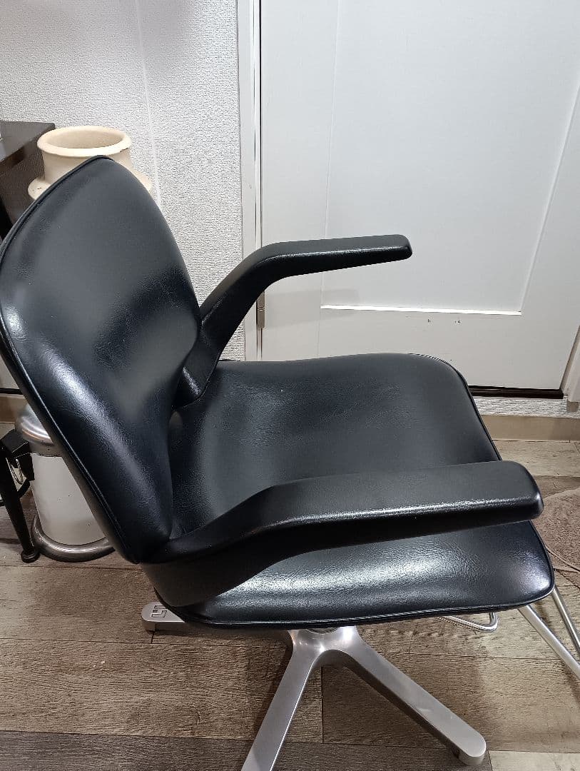 タカラベルモント　スタイリングチェア