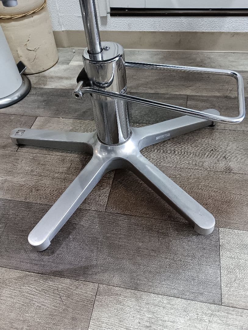 タカラベルモント　スタイリングチェア