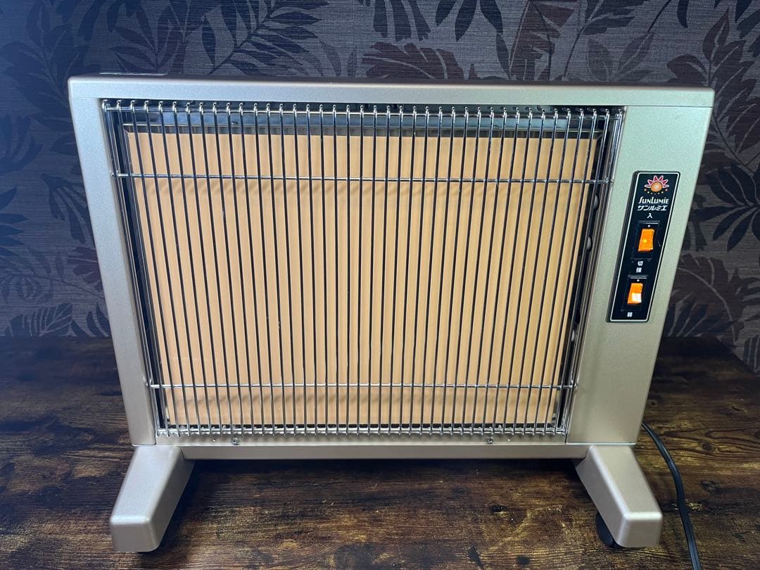 訳ありでも良品　サンルミエ キュート E800LS 遠赤外線暖房器 日本製