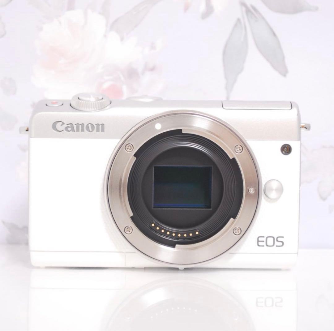 高画質で自撮りもラクラク☆Wi-Fi通信機能付き♪キャノン EOS M100♡