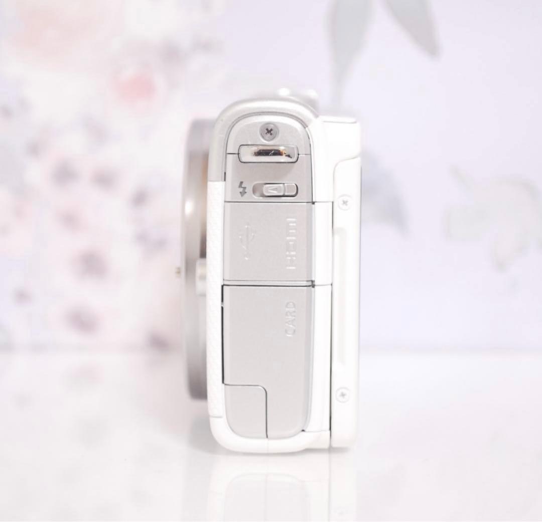 高画質で自撮りもラクラク☆Wi-Fi通信機能付き♪キャノン EOS M100♡