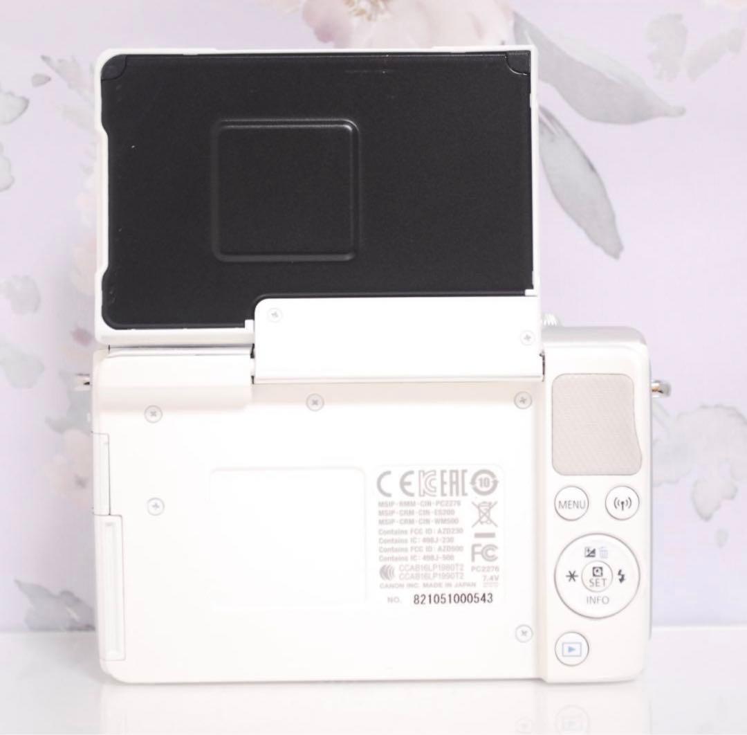 高画質で自撮りもラクラク☆Wi-Fi通信機能付き♪キャノン EOS M100♡