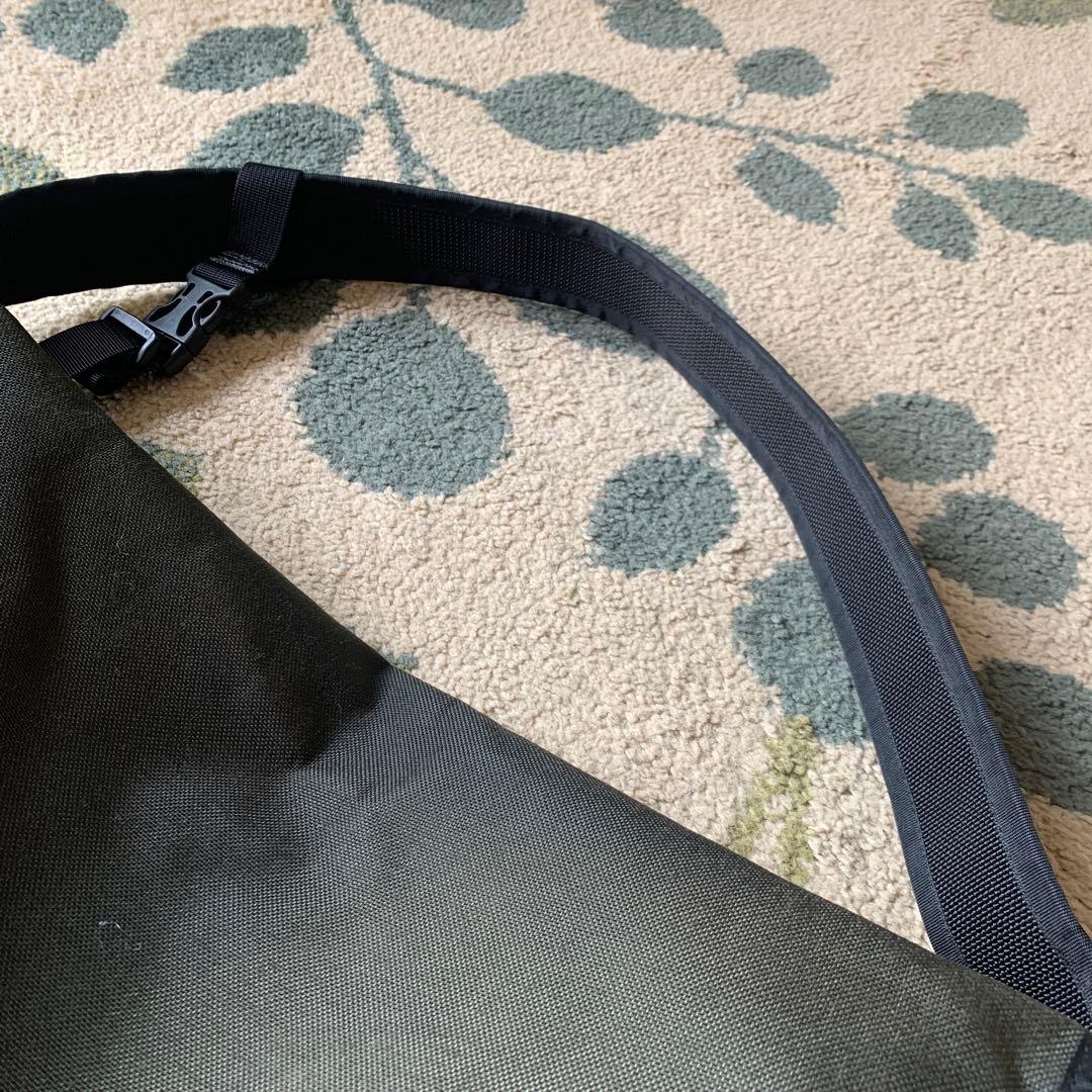 Under The Weather メッセンジャーバッグ　防水ポーチ付