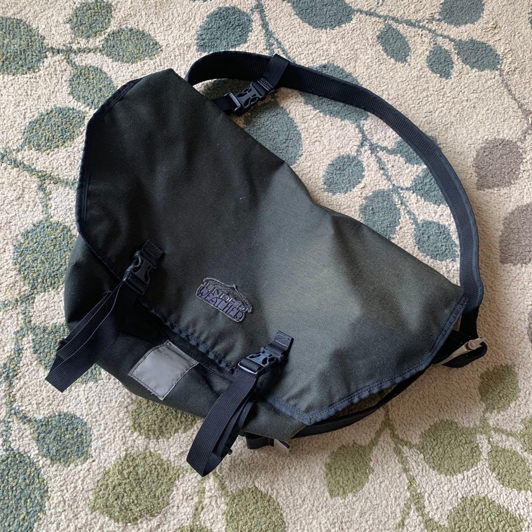 Under The Weather メッセンジャーバッグ　防水ポーチ付