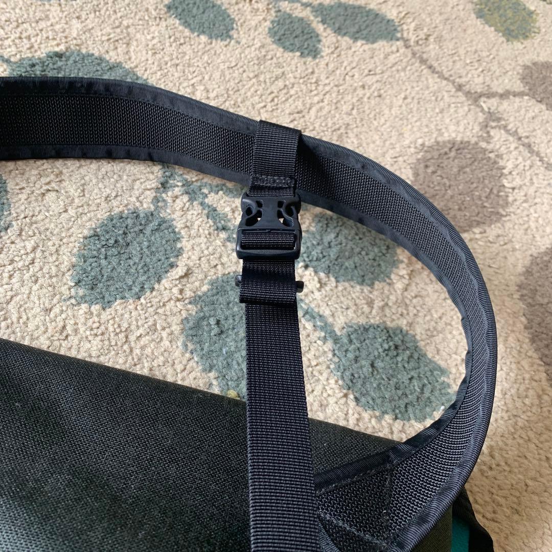 Under The Weather メッセンジャーバッグ　防水ポーチ付