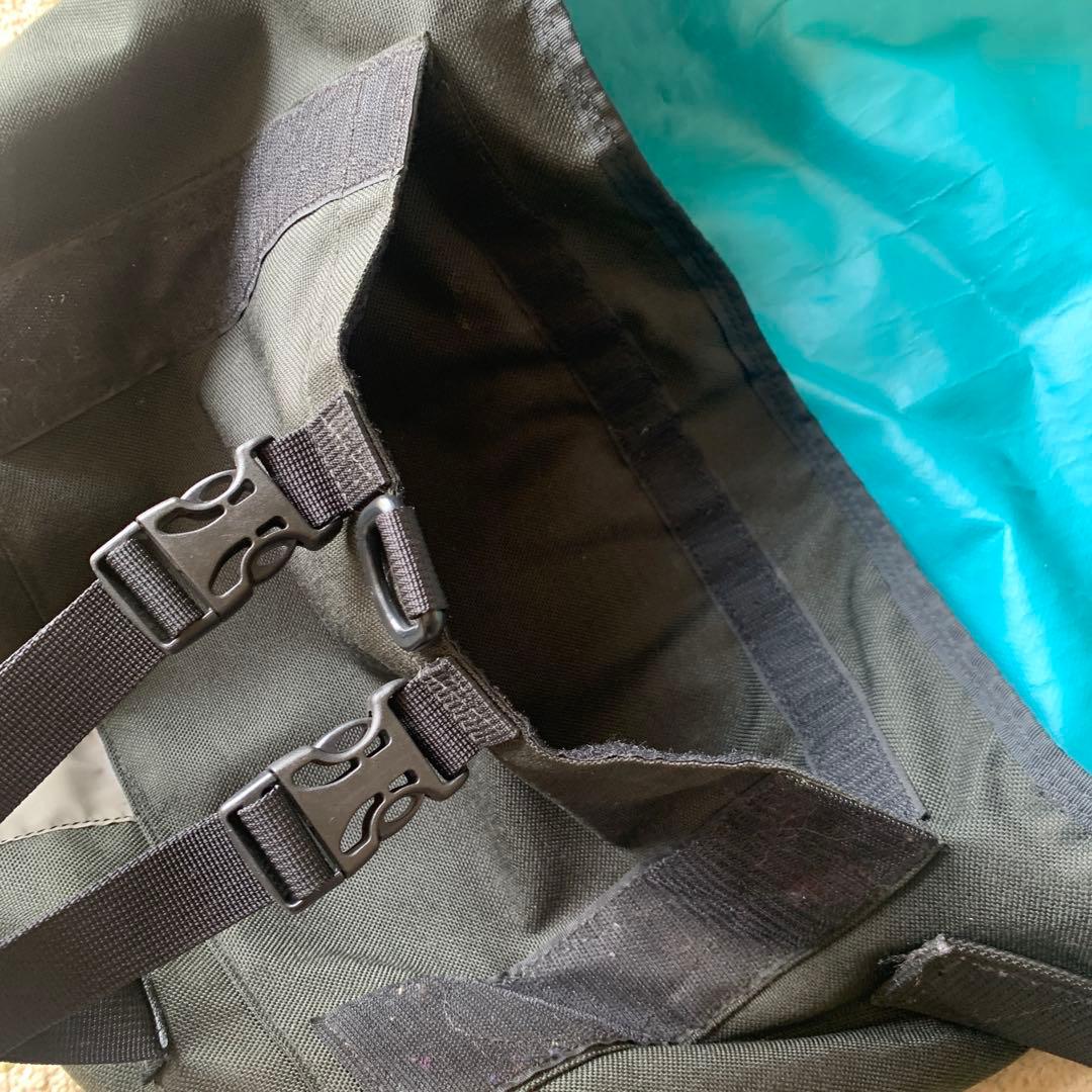 Under The Weather メッセンジャーバッグ　防水ポーチ付