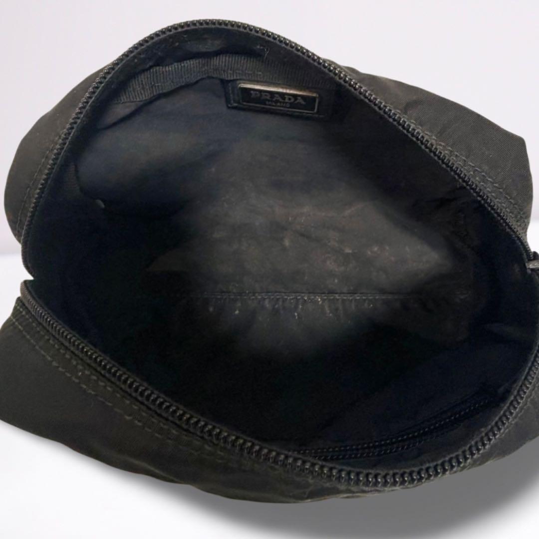 【正規品】プラダ PRADA ナイロン ポーチ 小物入れ 三角ロゴ 黒 男女兼用