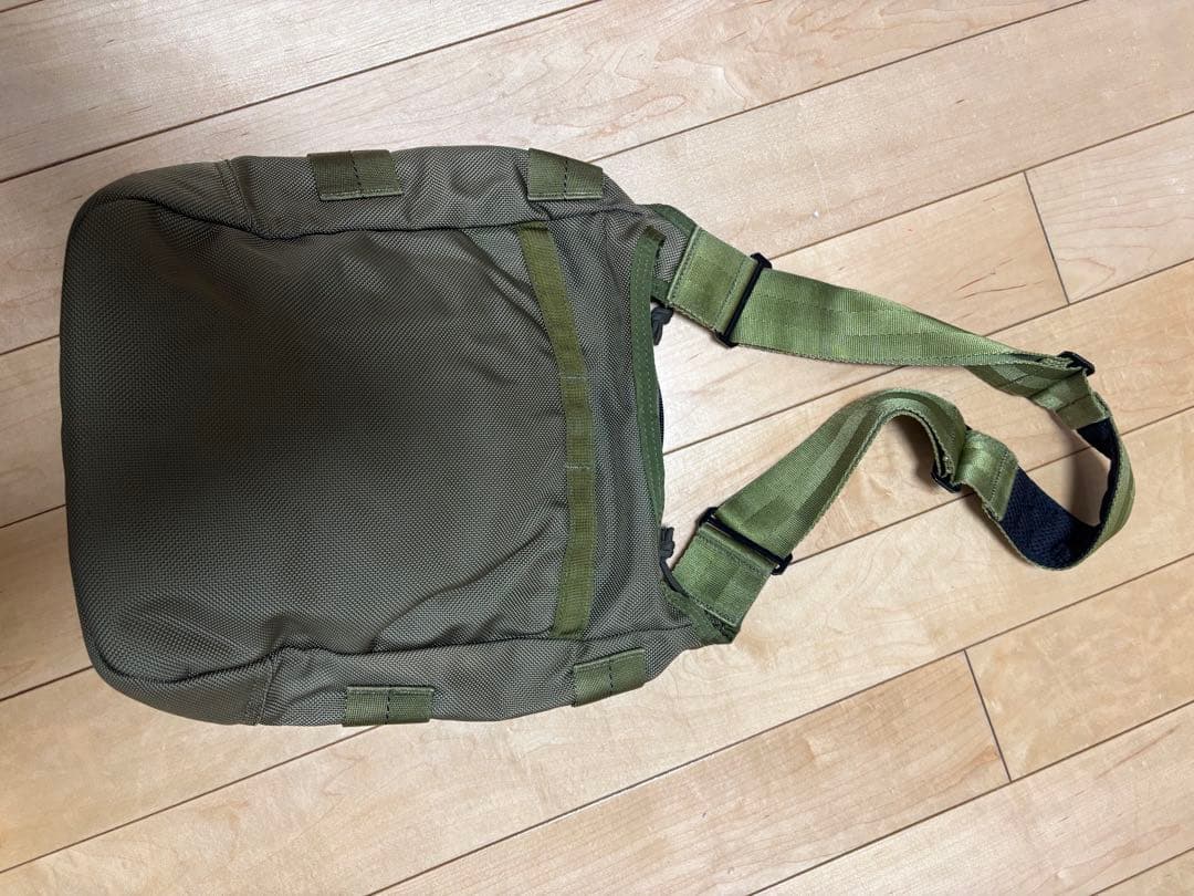 木金限定値下げ　BRIEFING ショルダーバッグ オリーブグリーン