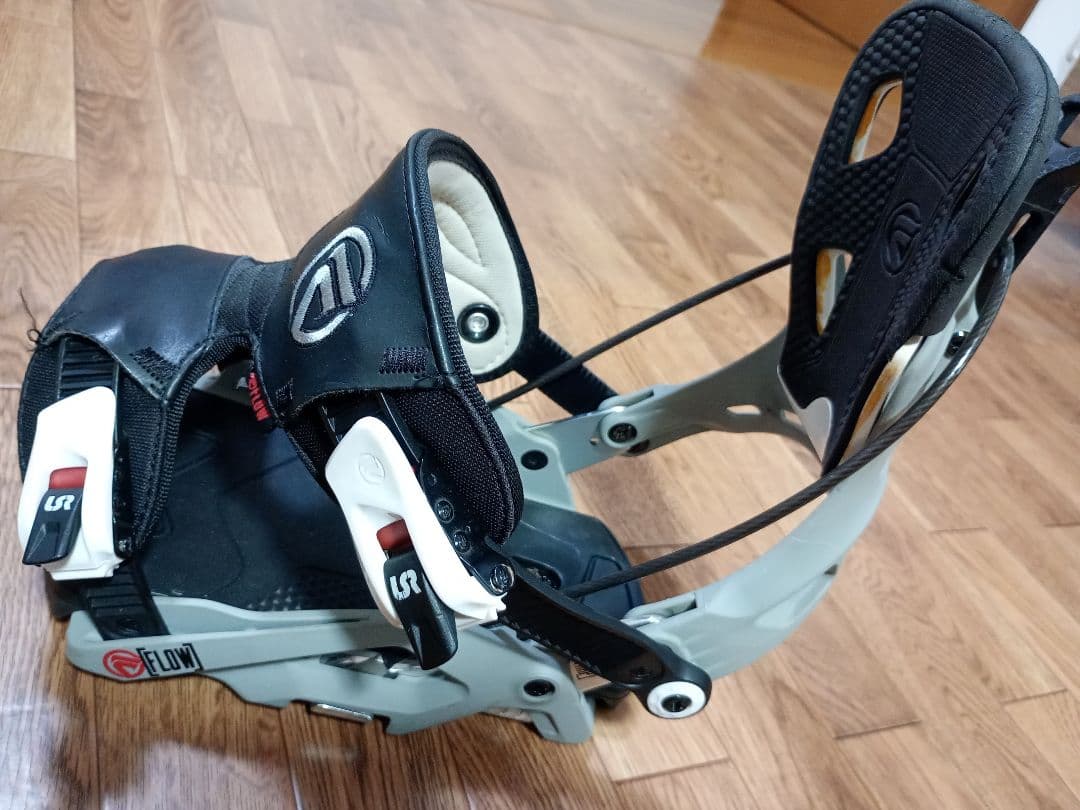 FLOW FUSE ビンディングLサイズ グレー色