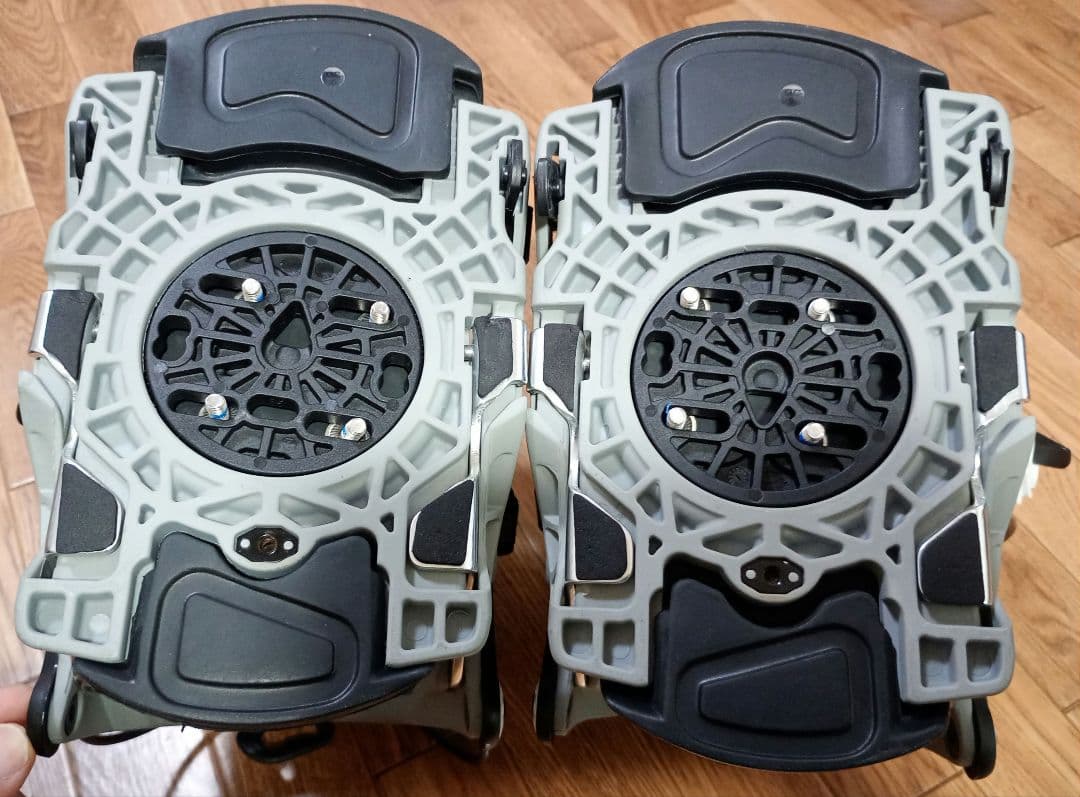 FLOW FUSE ビンディングLサイズ グレー色