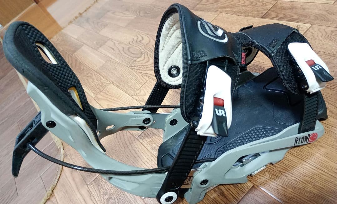 FLOW FUSE ビンディングLサイズ グレー色
