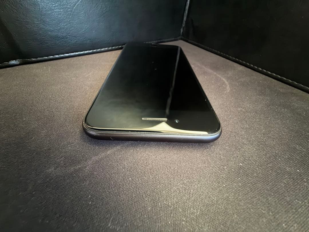 Apple iPhone SE （第2世代）ブラック 本体