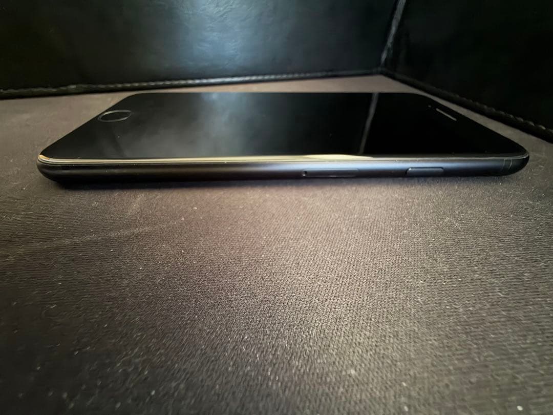 Apple iPhone SE （第2世代）ブラック 本体