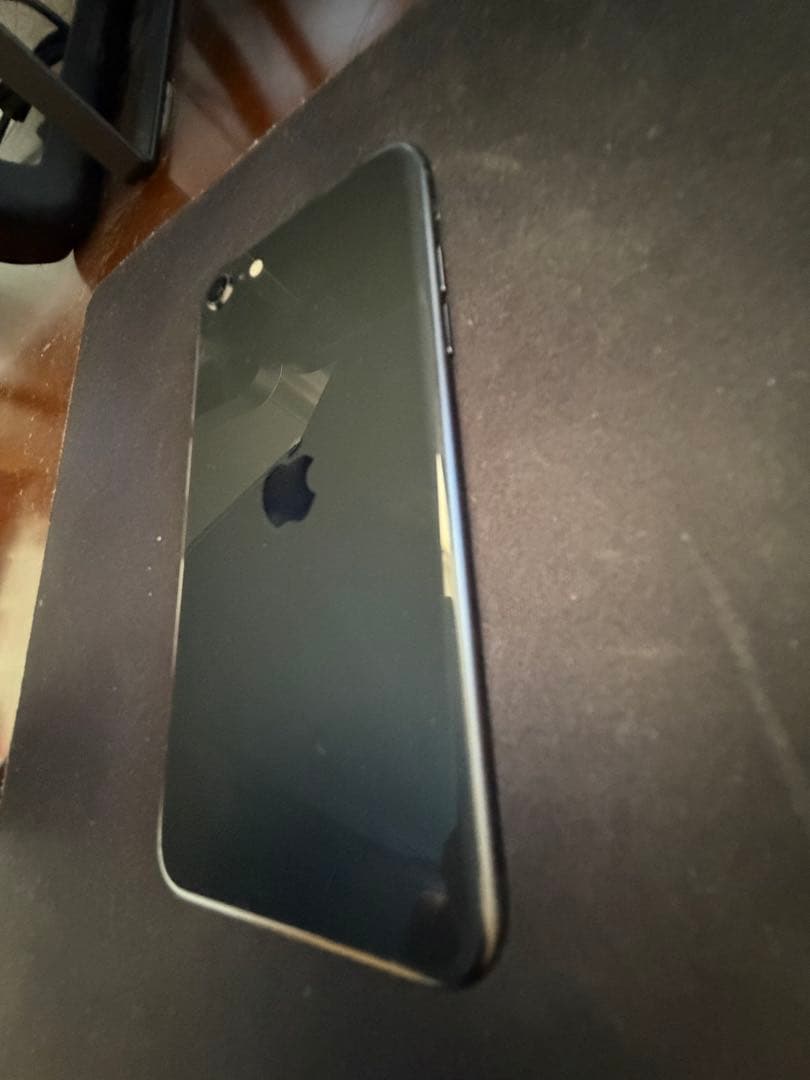 Apple iPhone SE （第2世代）ブラック 本体