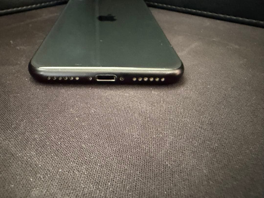 Apple iPhone SE （第2世代）ブラック 本体