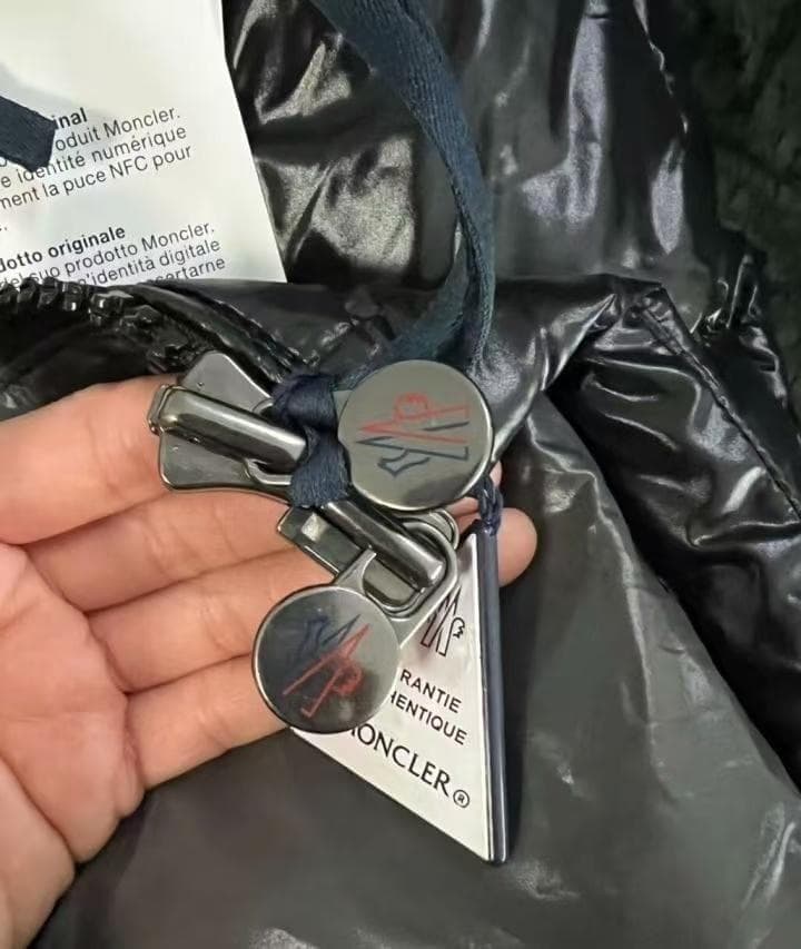 ✨ 黒ダウンジャケット フード付き