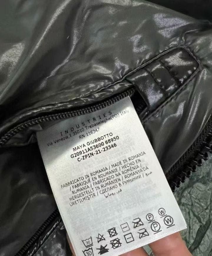 ✨ 黒ダウンジャケット フード付き