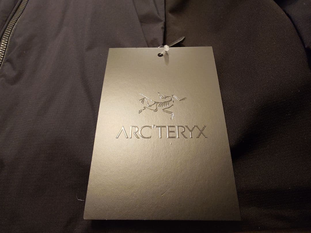 【タグ付き・美品】 アークテリクス アトムフーディ ブラックM