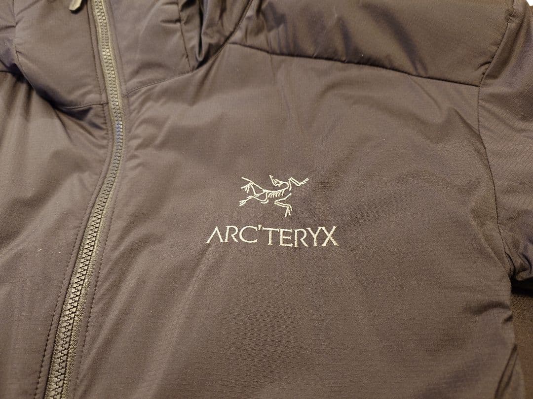 【タグ付き・美品】 アークテリクス アトムフーディ ブラックM