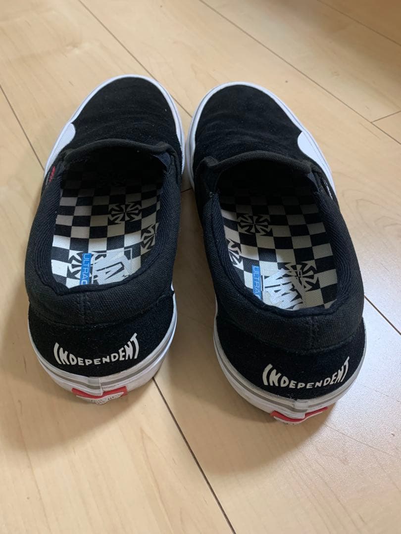 vans slip on × independent