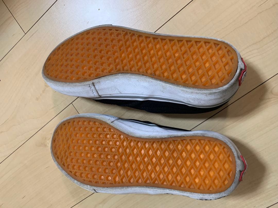 vans slip on × independent