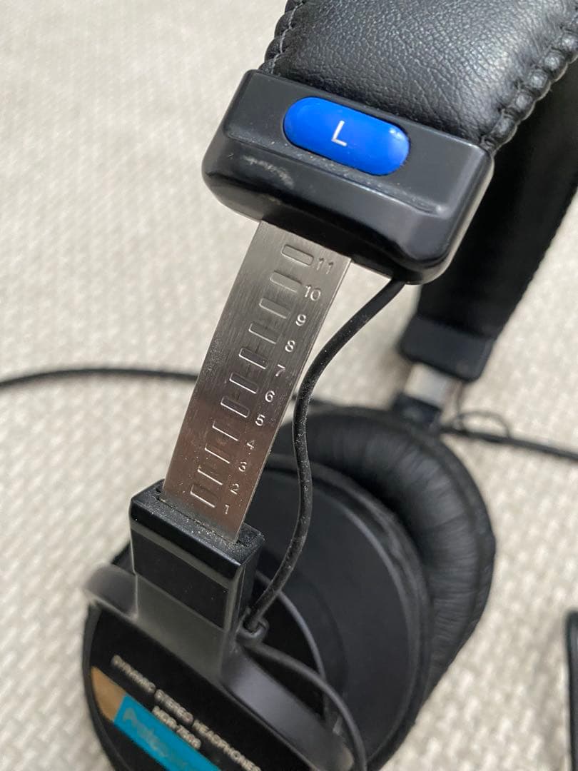 ヘッドホン Sony MDR-7506