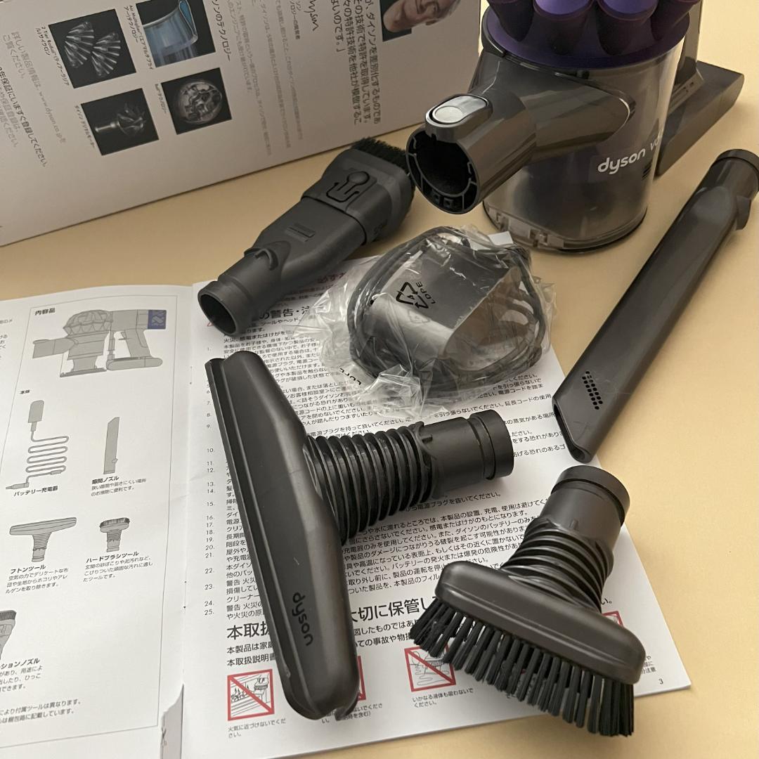 サンディ　新品同様　ダイソンV6 ハンディタイプ　掃除機　各種付属品付