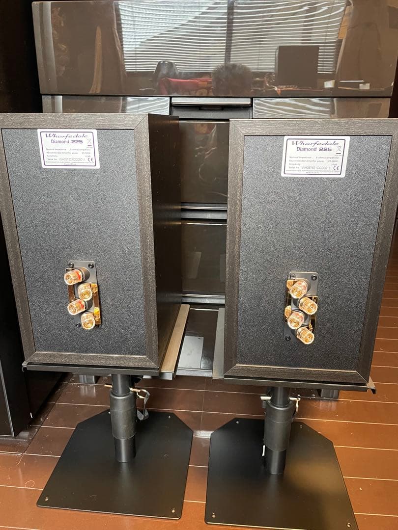 ワーフェデール、ダイヤモンド225スピーカー。「1ヶ月使用、スタンド付属。」