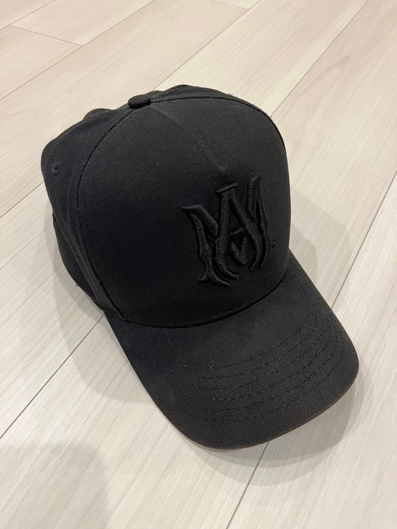 AMIRI 黒 キャップ 刺繍ロゴ