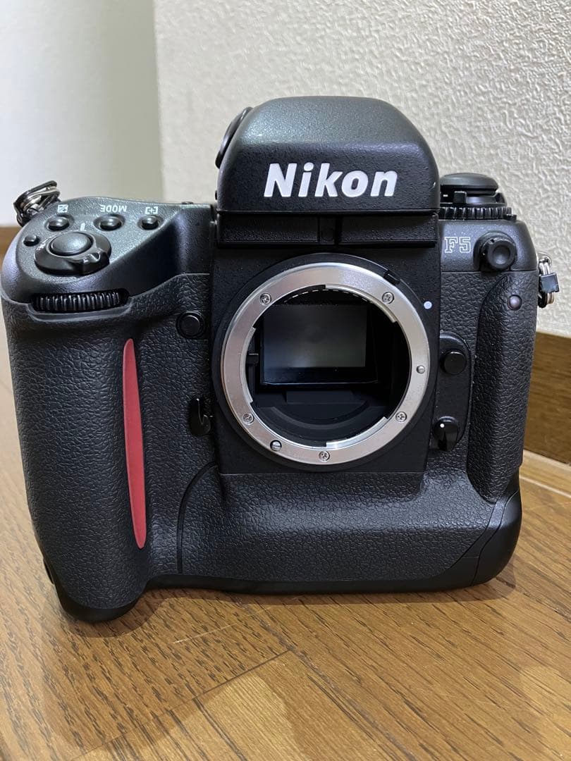 Nikon F5 一眼レフカメラ 35mmフィルム