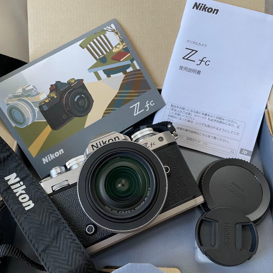 【美品】Nikon Z fc ミラーレス一眼 レンズ付き(レンズカバー付