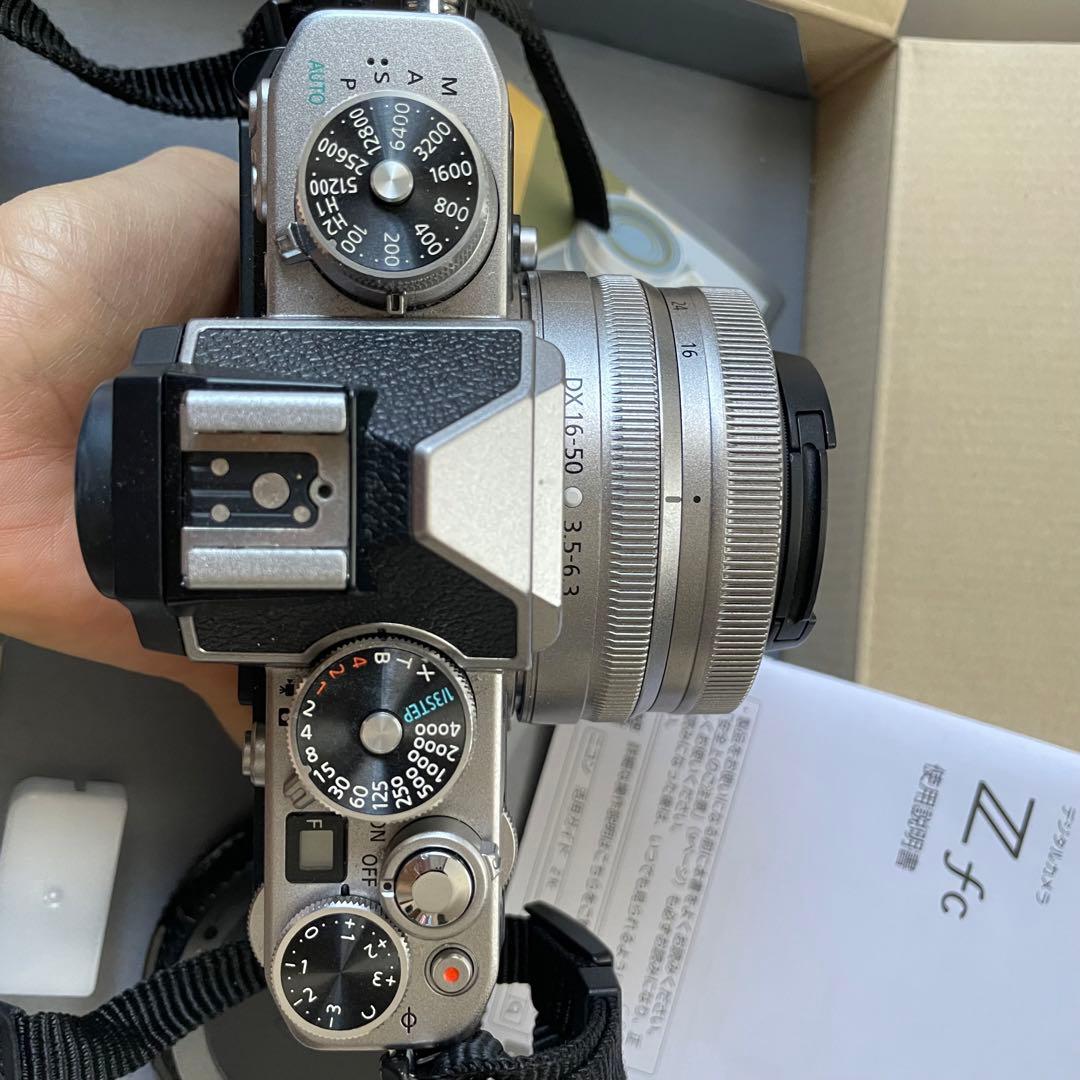 【美品】Nikon Z fc ミラーレス一眼 レンズ付き(レンズカバー付