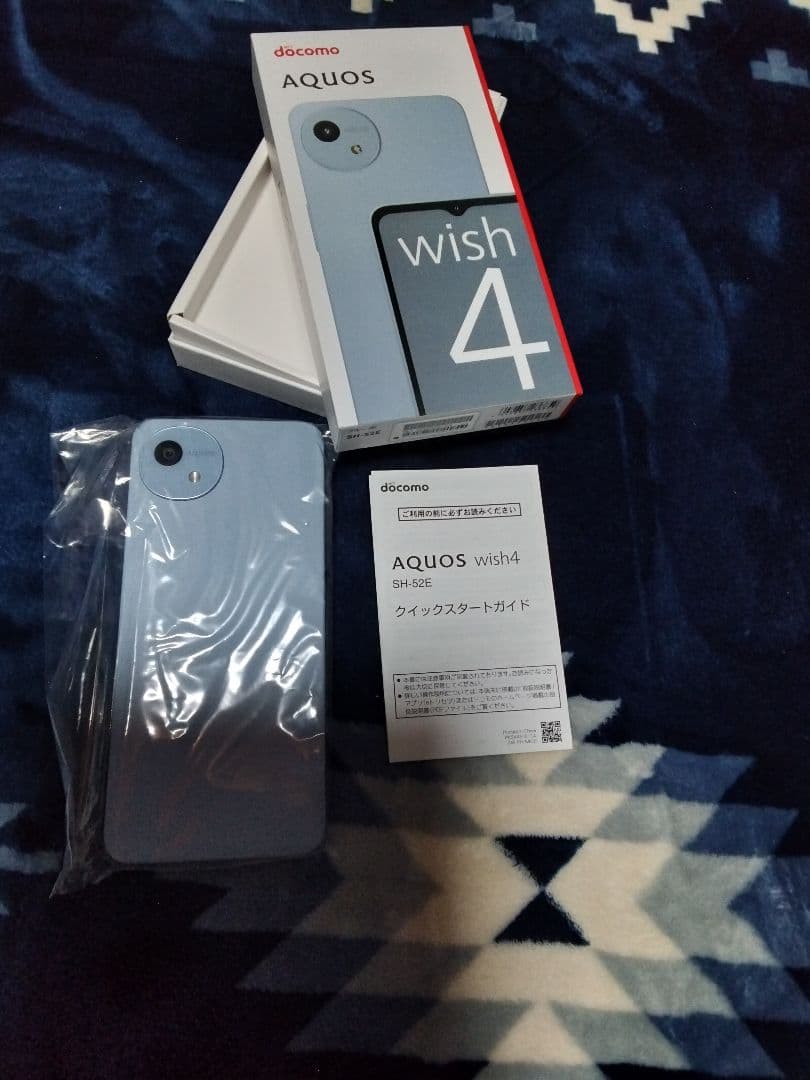 docomo AQUOS wish 4 ライトブルー 本体