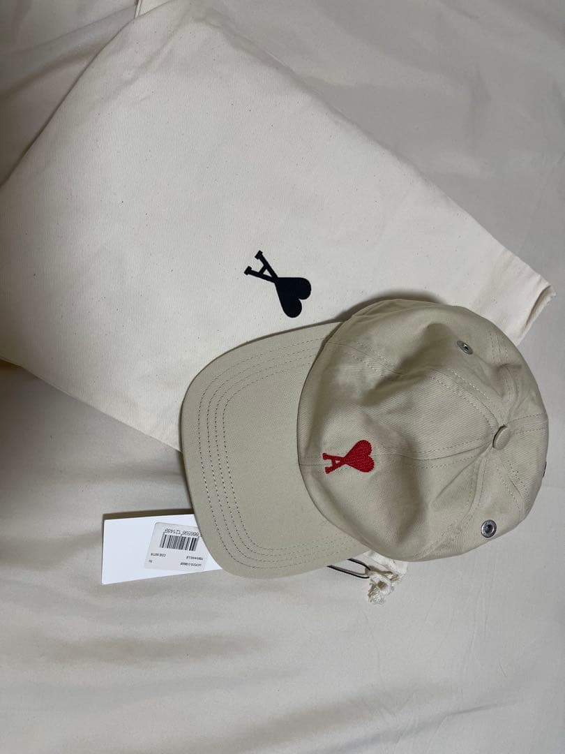 AMI PARISベージュ キャップ