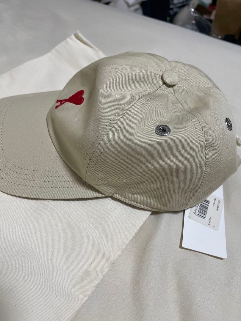 AMI PARISベージュ キャップ