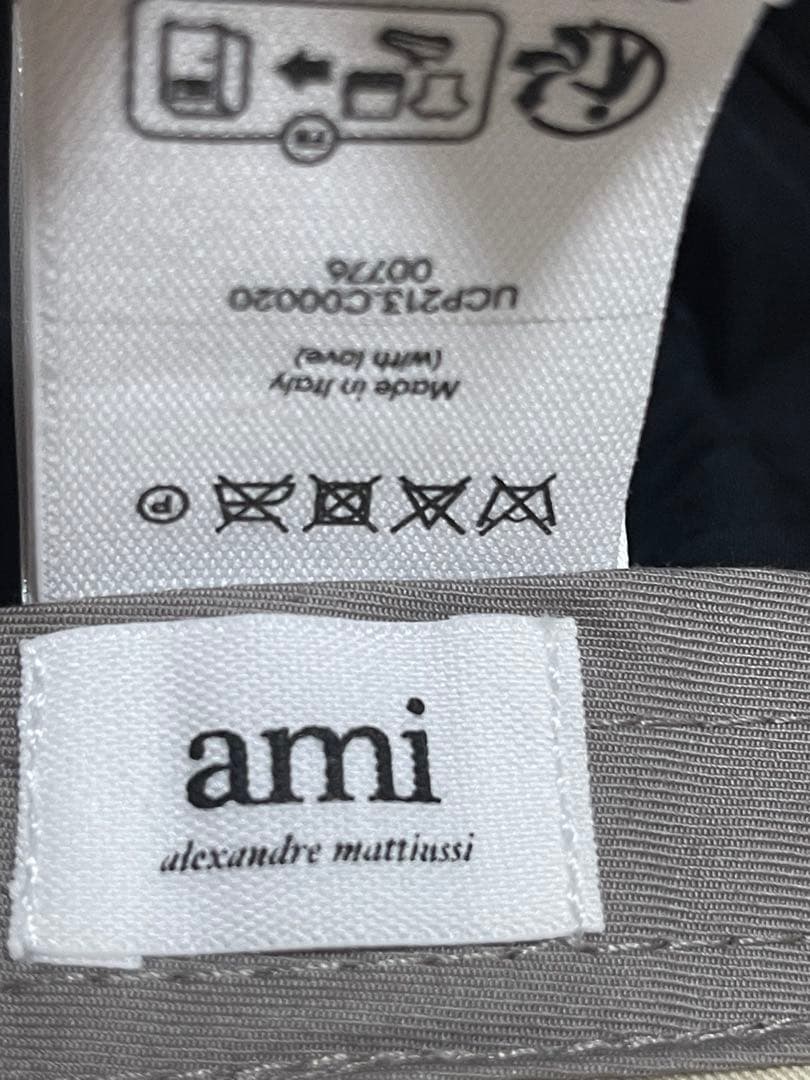 AMI PARISベージュ キャップ