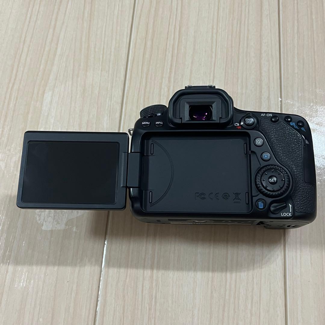 よ*ん様 Canon EOS 80D 一眼レフ レンズ2本 ストロボ カメラセッ