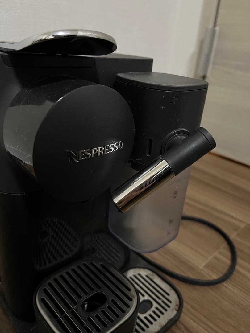 使用回数少　ネスプレッソ　ラティシマワンプラス　カフェラテメーカー　コーヒー