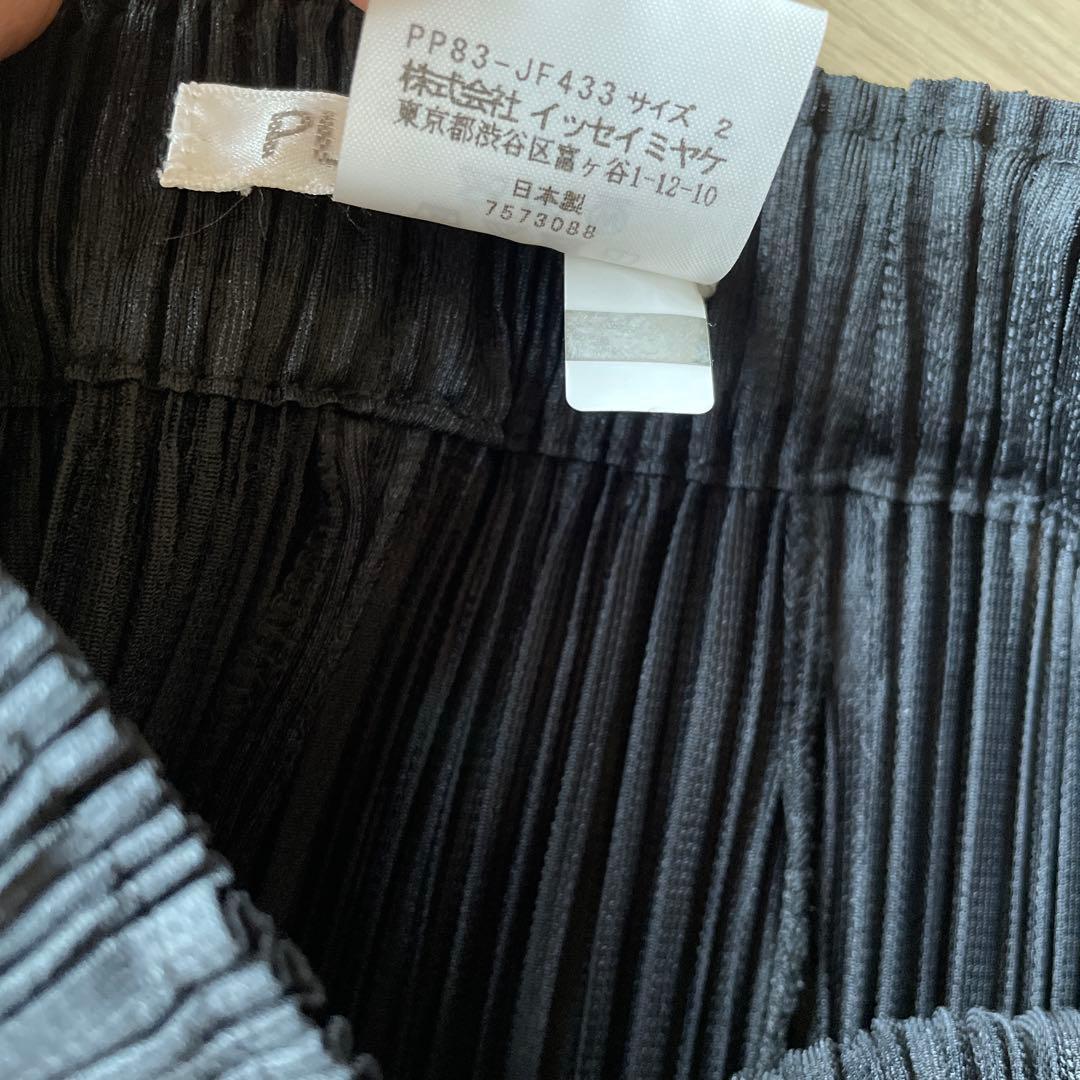プリーツプリーズ　パンツ　黒